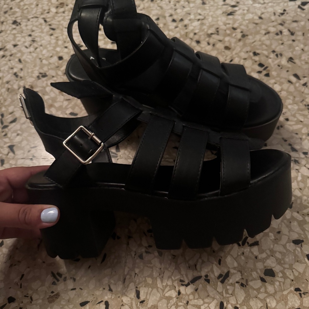Black chunky sandals size 9